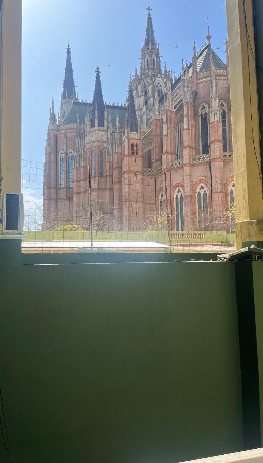 Departamento Temporal Catedral Con Cochera A 100 Metros Para Autos Chicos - Medianos Ла-Плата Екстер'єр фото